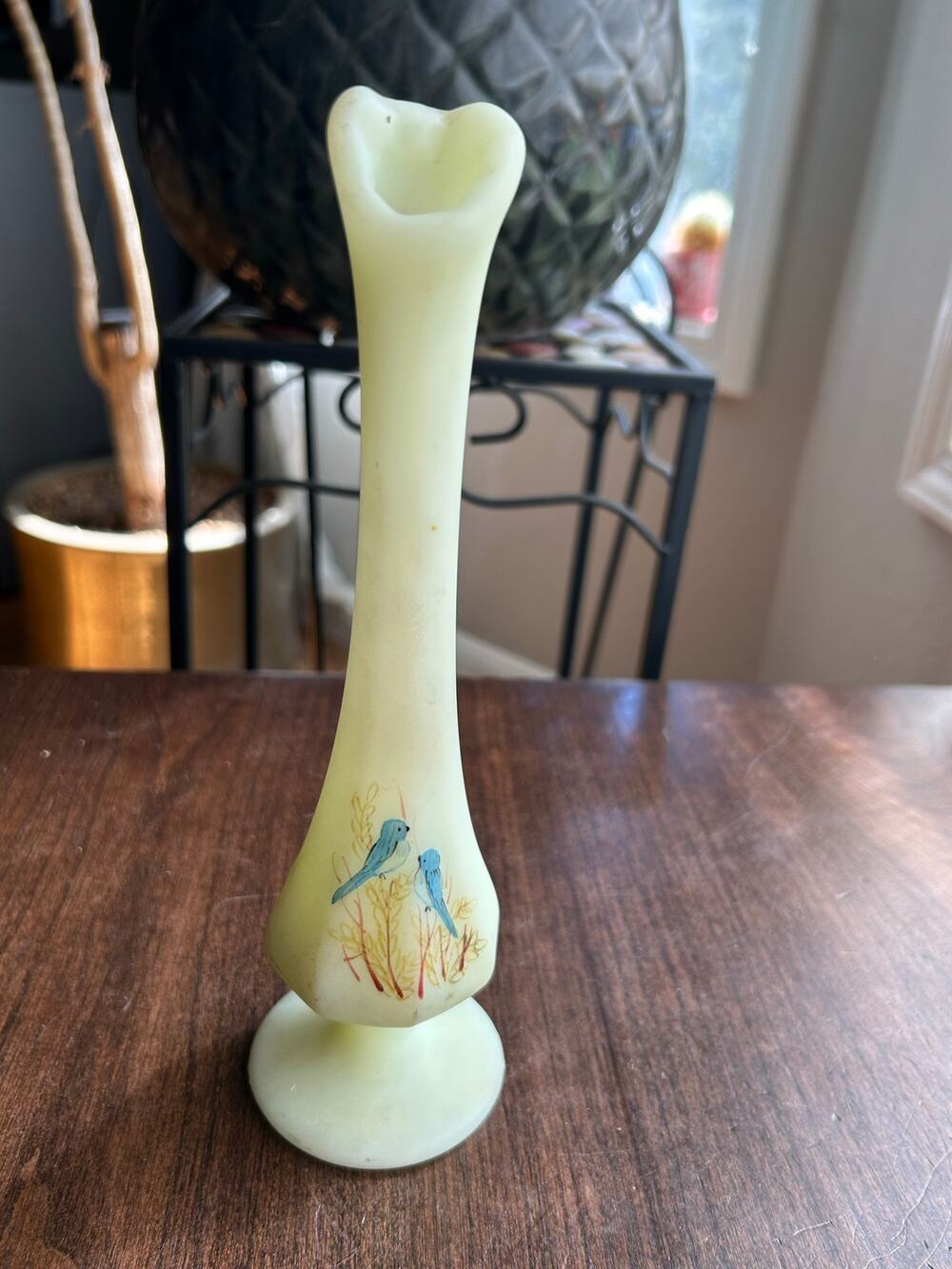 Fenton ARTIST SIGNED Custard Satin Glass 9" SWUNG BUD VASE Made in USA glows